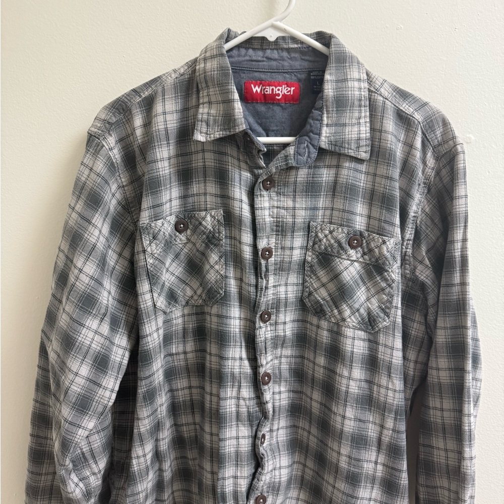 Wrangler Men's Black and White Plaid Button Down Shirt